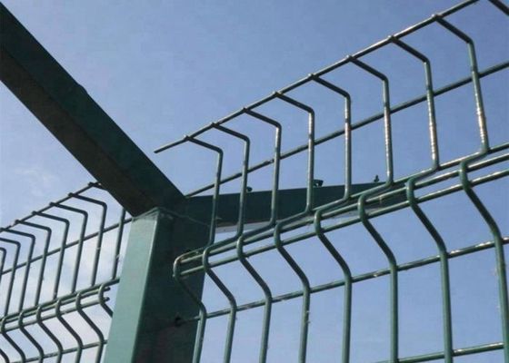 4.0m 5.2m प्लास्टिक कोटेड वायर मेश पैनल एयरपोर्ट सिक्योरिटी मेश फेंसिंग पैनल