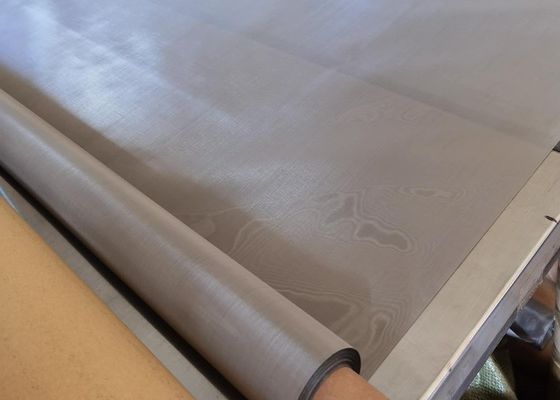 औद्योगिक फ़िल्टरिंग उपयोग के लिए विभिन्न बुनाई प्रकारों के साथ रोल में लचीला स्टेनलेस स्टील वायर मेष स्क्रीन