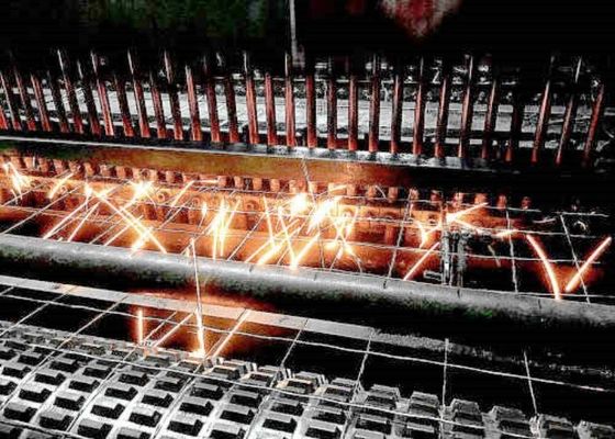 जंग प्रतिरोधी जस्ती सतह वेल्डेड तार बाड़ रोल 1.5 मिमी व्यास