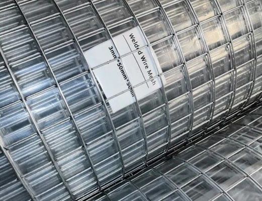 पीवीसी लेपित चौकोर छेद वेल्डेड तार जाल के साथ 1/4 '' 3/8 'और 3/4' छेद के आकार के लिए सुरक्षा पिंजरे और पशुओं के लिए