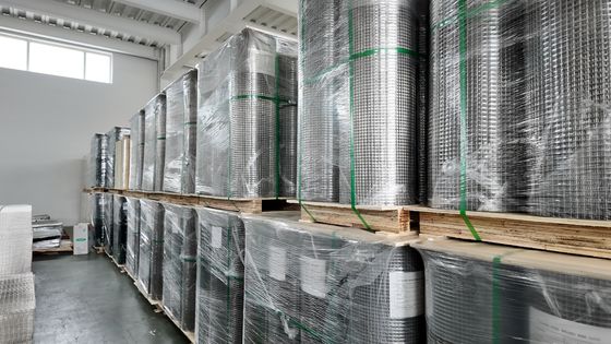 20 मीटर वेल्डेड मेश रोल उच्च संक्षारण प्रतिरोध के साथ बाड़ लगाने, सुदृढीकरण और सुरक्षा समाधानों के लिए आदर्श